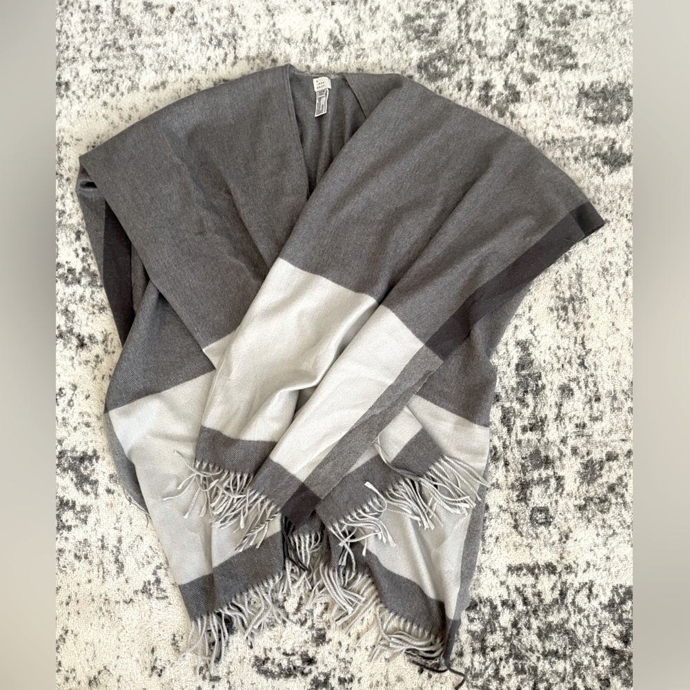 Gorgeous Womens grey/neutral scarf-wrap style poncho/sweater; A New Day-one size